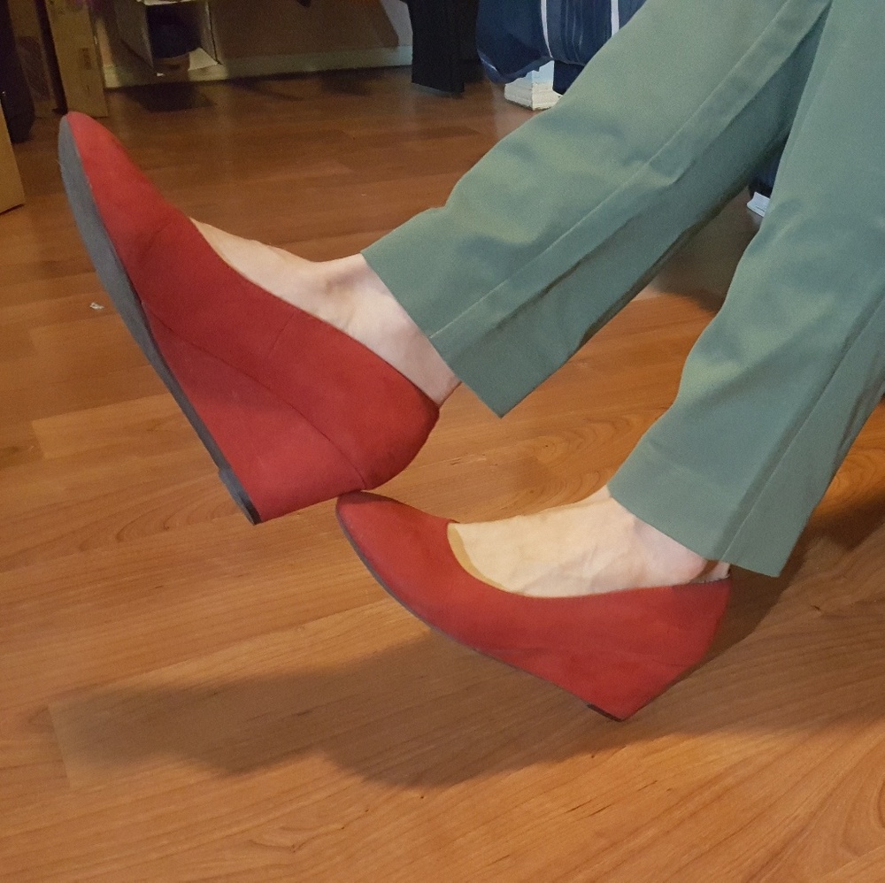 Red wedged heals
